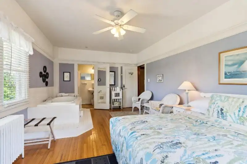 Turnkey B&b and Event Center in Wisconsin Dells with 17 Guest Suites