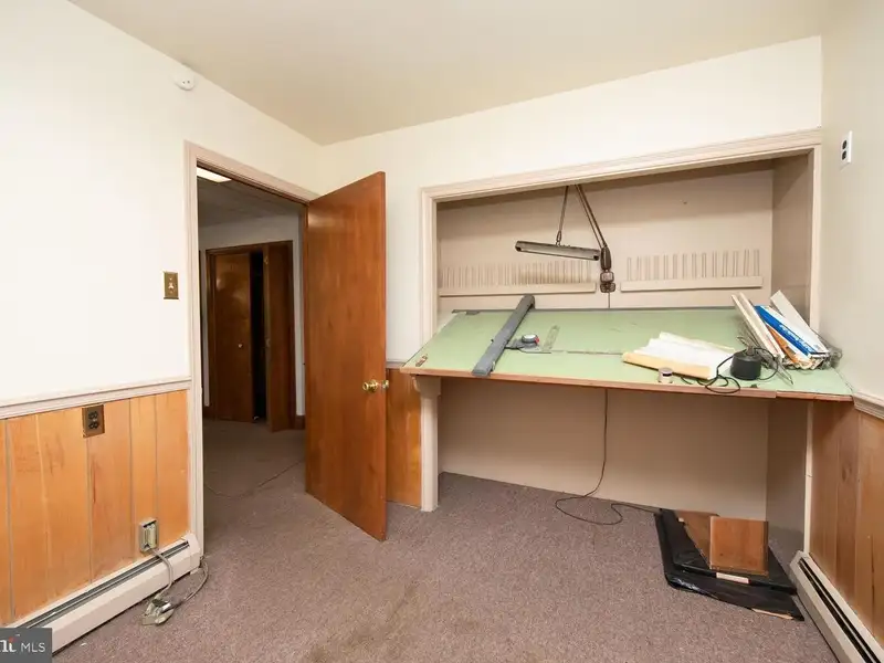 Commercial Property with Office and Warehouse Space in Norristown, Ideal for Multiple Tenants