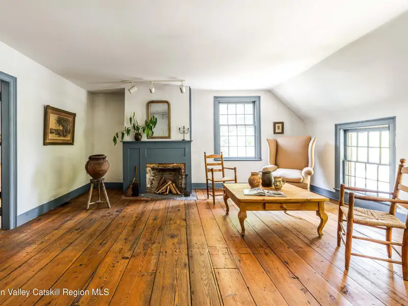 Historic Mixed-use Landmark in Kinderhook Village with Restaurant and Flexible Suites