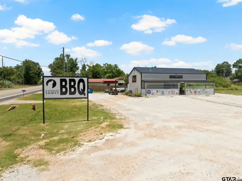 Commercial Property with 2400 Sq Ft Building on 1.168 Acres in Winnsboro, Tx