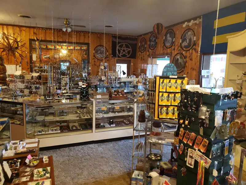 Versatile Retail Gift Shop and Cottages on 7.95 Acres with Mountain Views