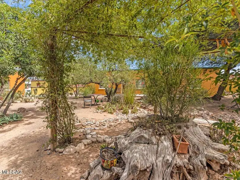 Fully Renovated Multi-family Property in Miramonte Neighborhood with 6 Apartments