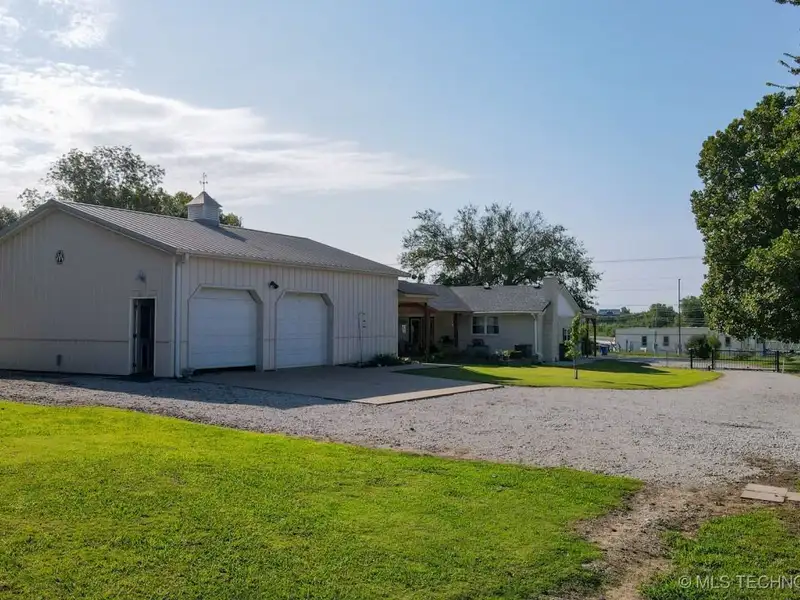 Commercial Property with House and Shops on 2 Acres in Coweta Near Casino
