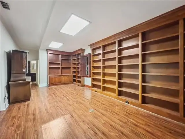 Versatile Mixed-use Property in Prime French Quarter Location