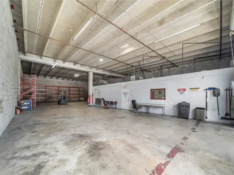 Commercial Property in Doral - Prime Location Near Miami International Airport and Amenities