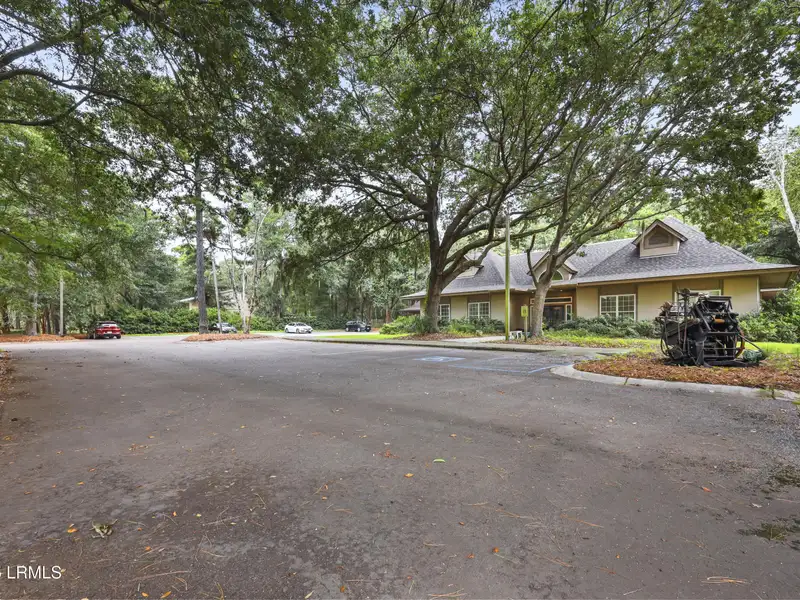 Multi-use Building with Long-term Tenant and Warehouse/office Space in Prime Location