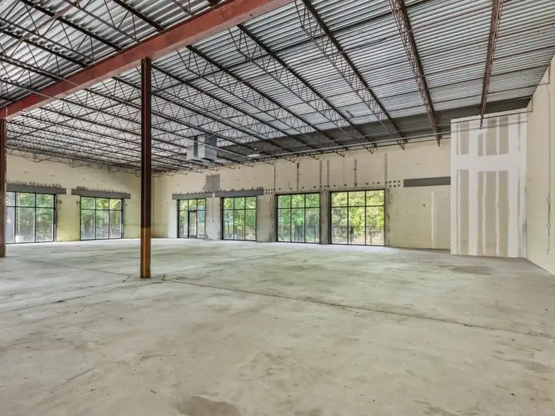 Industrial/flex Building in Prime Atlanta Location with Recent Upgrades and Parking Options