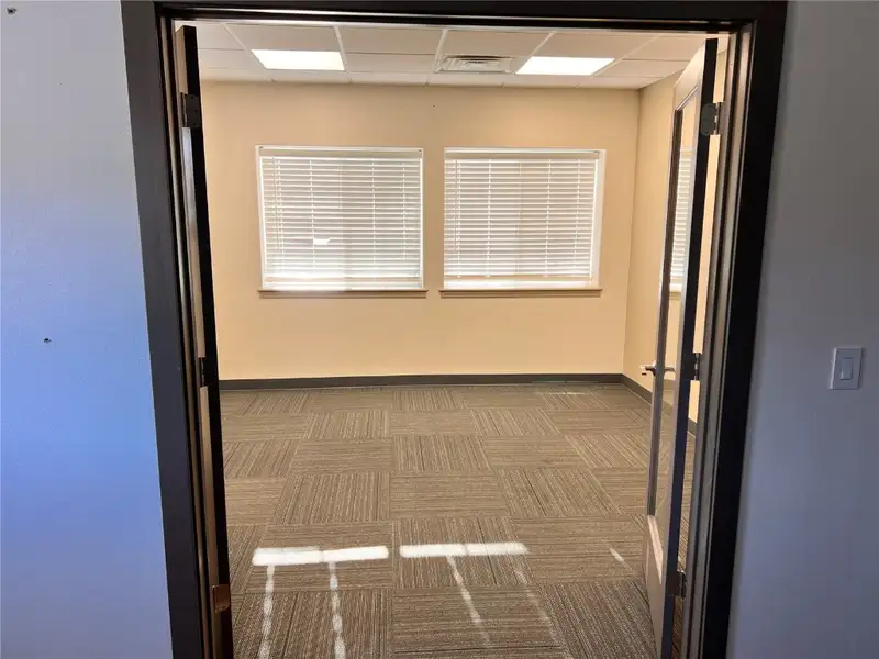 Affordable Commercial Space with Private Entrance and Kitchenette in Sw Side Location