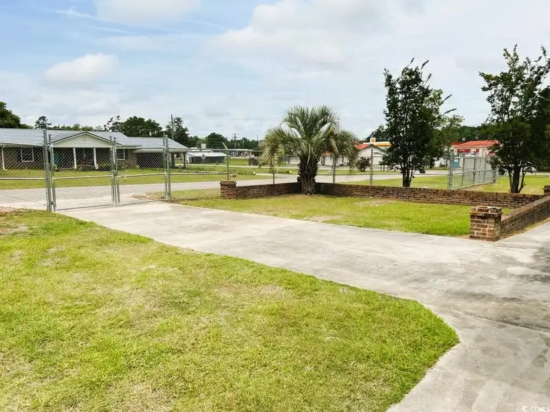 Commercial Property with Office and Warehouse on 1.5 Acres in Andrews, Sc