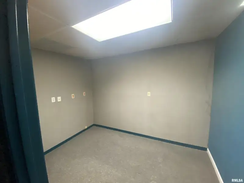 Versatile Commercial Property in Prime Location - 314 W Ash St, Chillicothe, Il