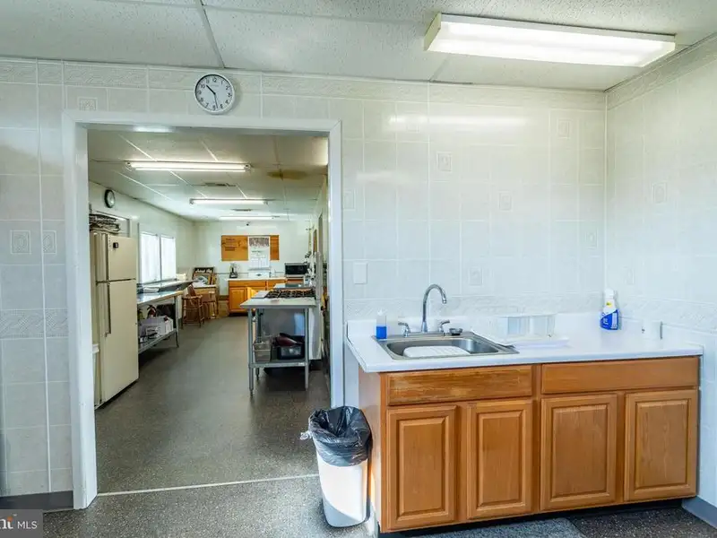 Established Restaurant with Commercial Kitchen and 120+ Seating in Hardy County